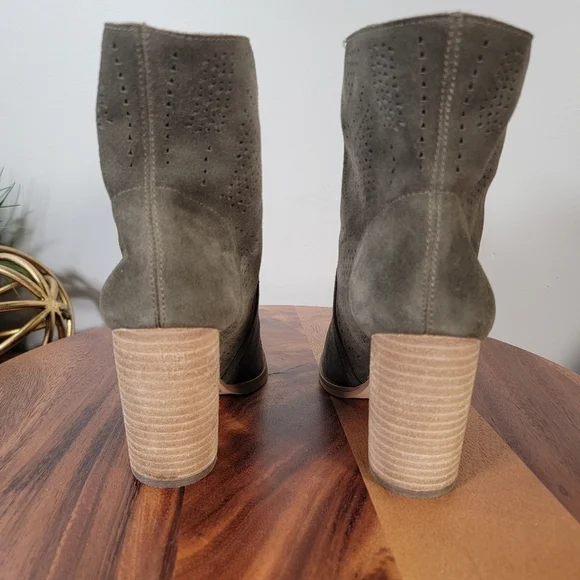 Vince Camuto Green Suede Boots Western Perforated Pointed Toe Size 7.5 - Picture 6 of 15